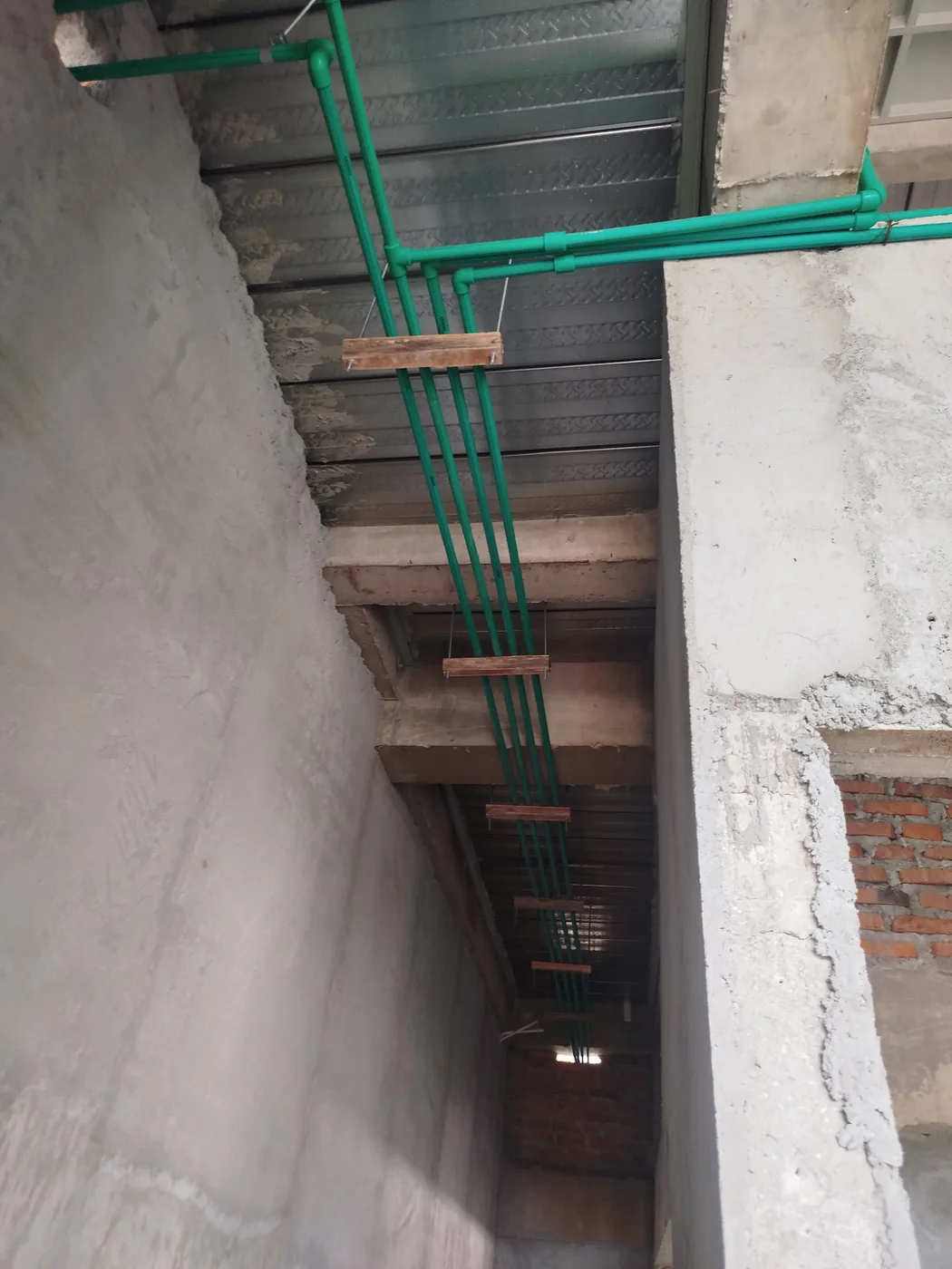 Instalasi pipa PPR proyek Bangka Kemang 2