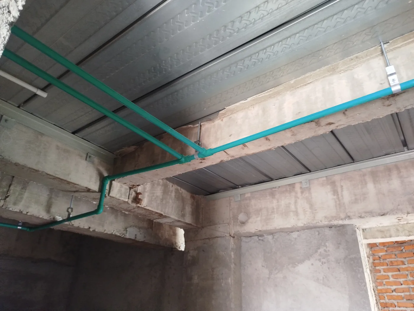 Instalasi pipa PPR proyek Bangka Kemang 3