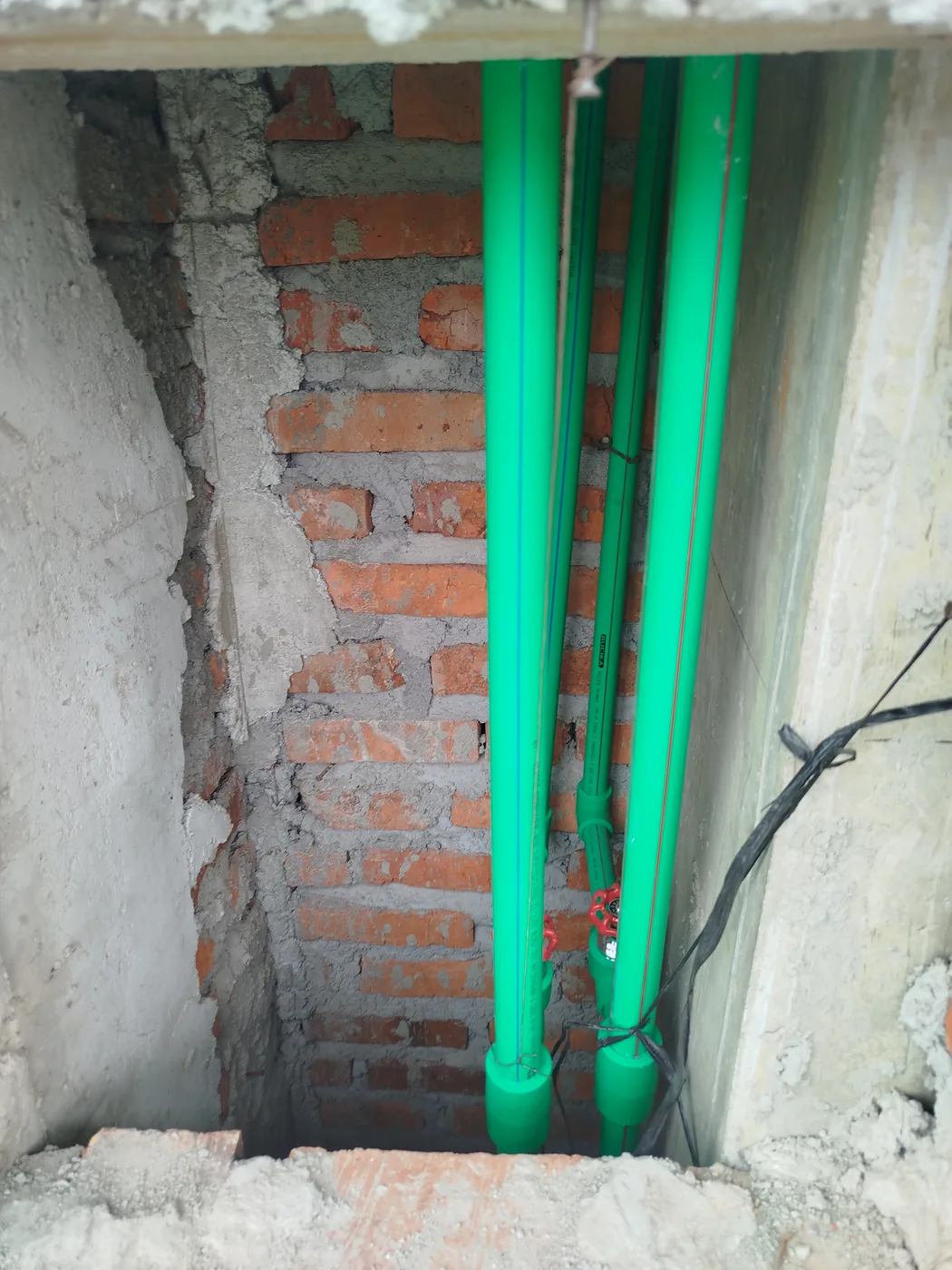 Instalasi pipa PPR proyek Bangka Kemang 5